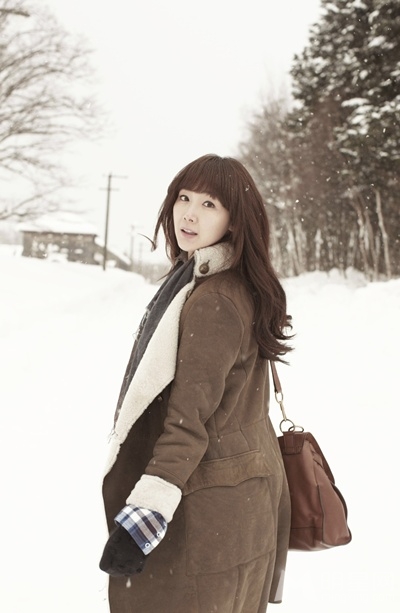 点击大图看下一张：崔智友冬季清新时尚写真(4)
