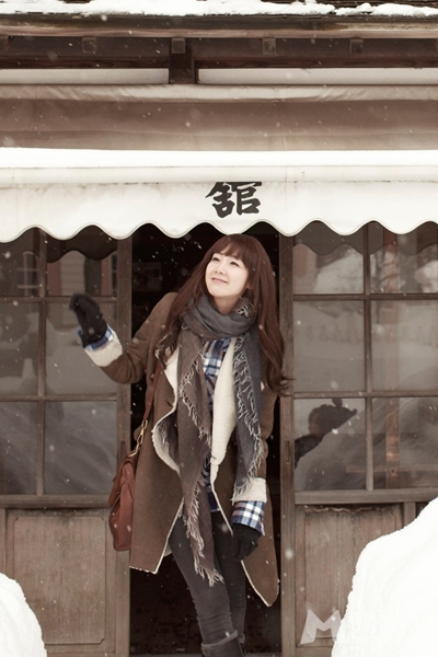 点击大图看下一张：崔智友冬季清新时尚写真(5)