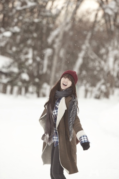 点击大图看下一张：崔智友冬季清新时尚写真(6)