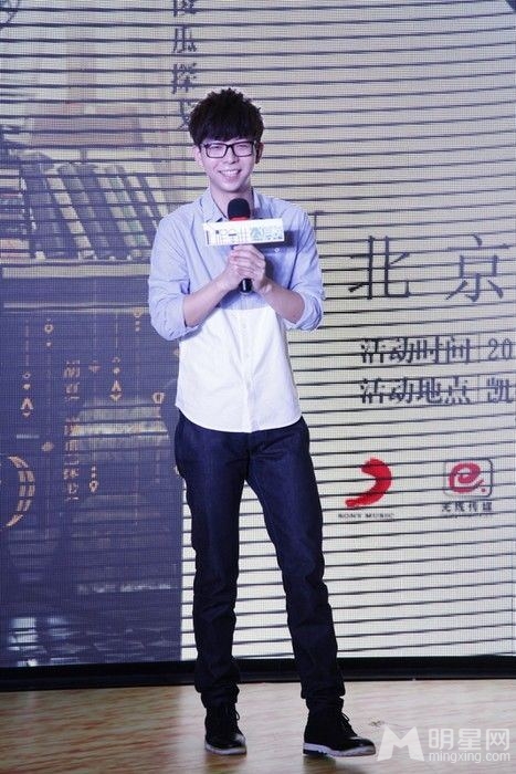 点击大图看下一张：胡夏北京签唱会献唱新歌回馈歌迷支持(3)