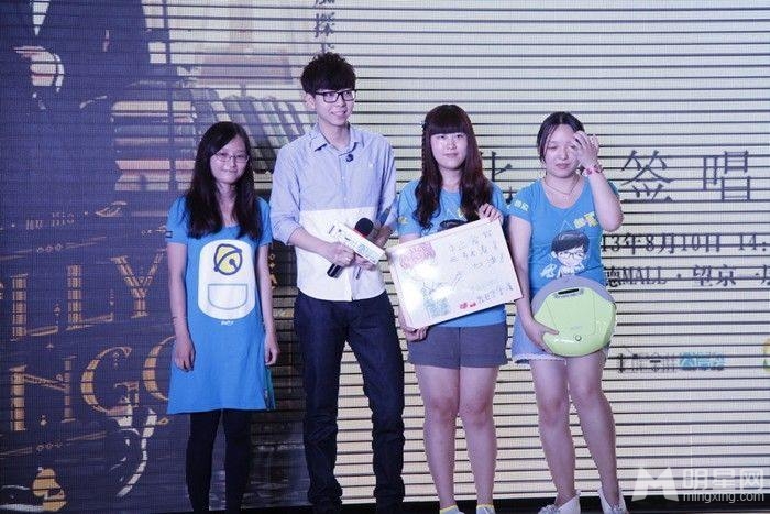 点击大图看下一张：胡夏北京签唱会献唱新歌回馈歌迷支持(5)