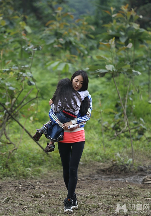 点击大图看下一张:辣妈现身爸爸2 奶爸萌娃欢声庆祝(13)