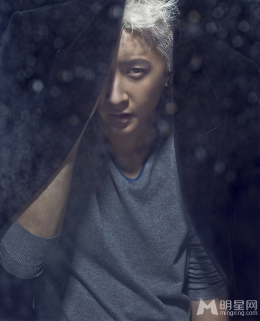 点击大图看下一张：韩庚白色头发拍摄写真 浓郁的型男气息(4)