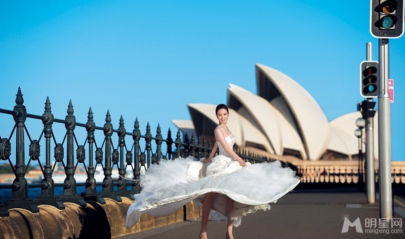 点击大图看下一张：张萌悉尼唯美婚纱写真 高贵优雅女人味(4)