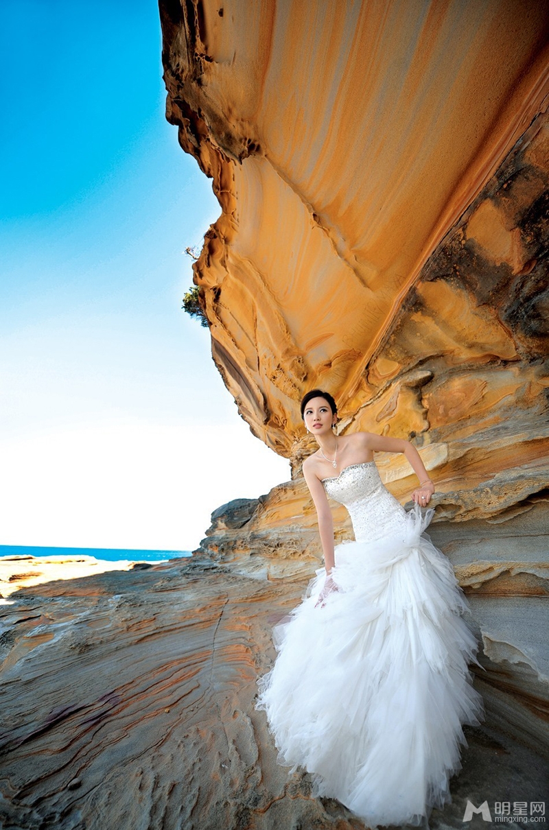 点击大图看下一张：张萌悉尼唯美婚纱写真 高贵优雅女人味(8)