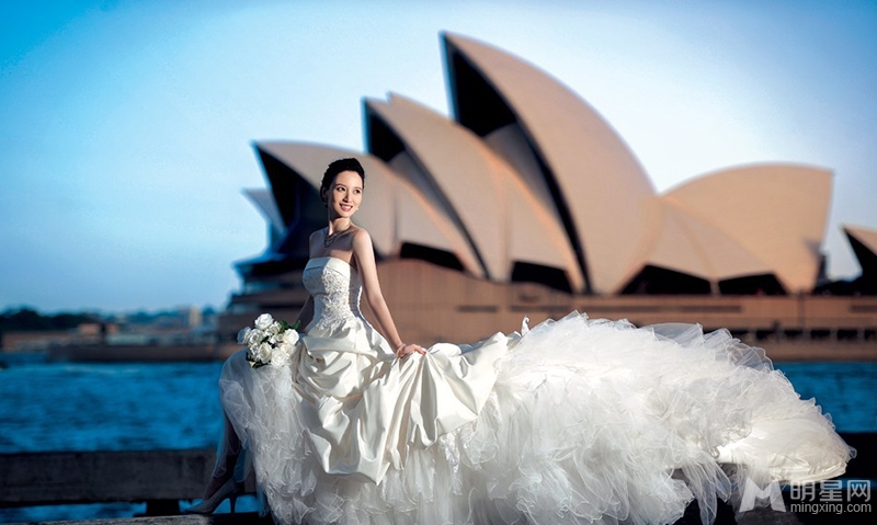 点击大图看下一张：张萌悉尼唯美婚纱写真 高贵优雅女人味(5)