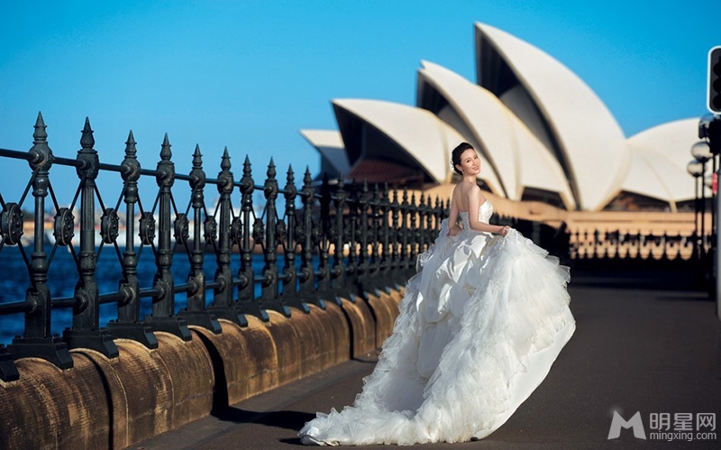 点击大图看下一张：张萌悉尼唯美婚纱写真 高贵优雅女人味(6)