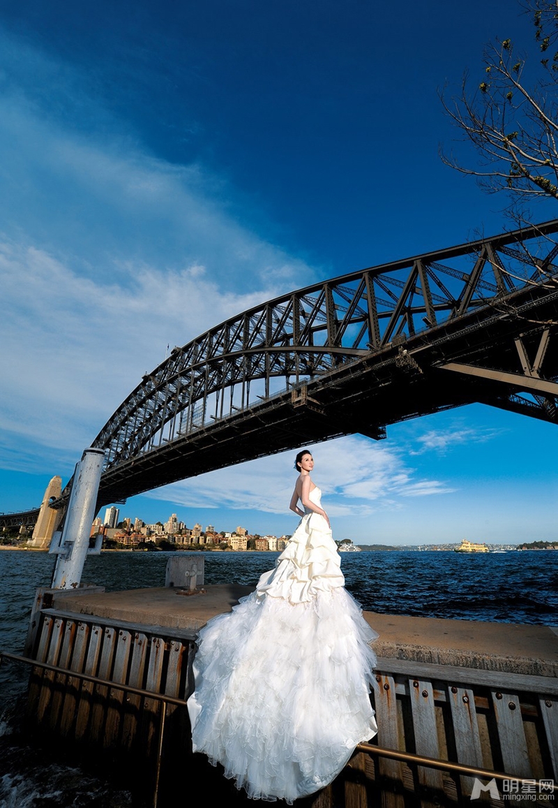 点击大图看下一张：张萌悉尼唯美婚纱写真 高贵优雅女人味(7)