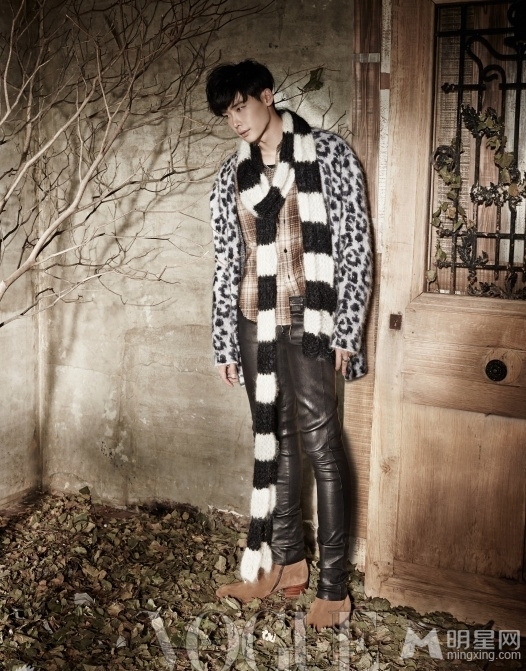 点击大图看下一张：李钟硕时尚杂志写真 身着皮夹克变身秋季型男(6)