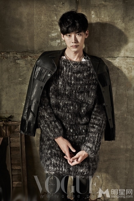 点击大图看下一张：李钟硕时尚杂志写真 身着皮夹克变身秋季型男(7)