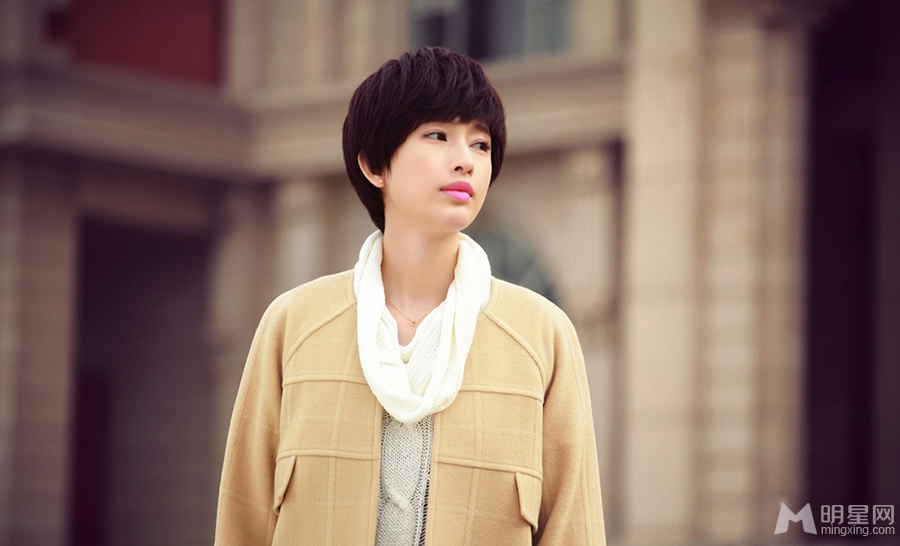 点击大图看下一张:张俪短发写真 温婉甜美享阳光(6)