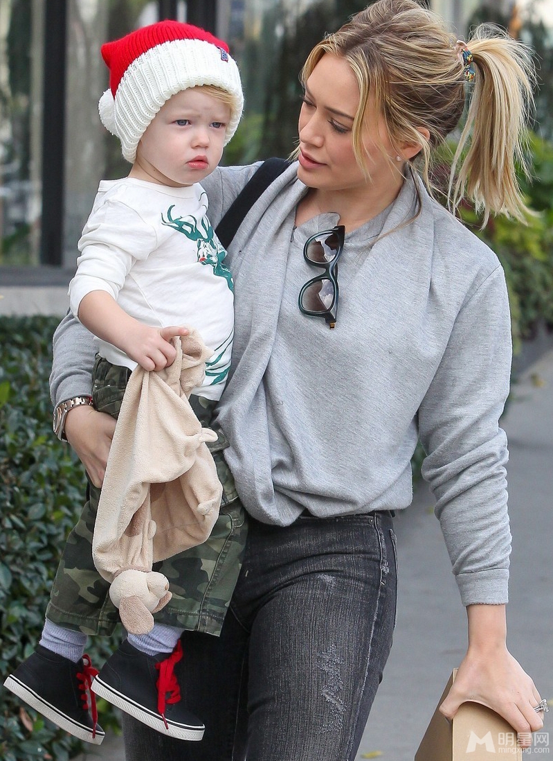 点击大图看下一张：图揭2013明星圣诞装 性感甜美PK大战(19)