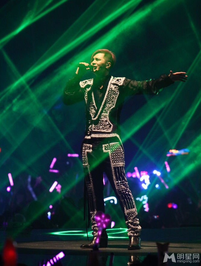 点击大图看下一张:罗志祥舞极限世界巡迴演唱会台北站现场照(11)