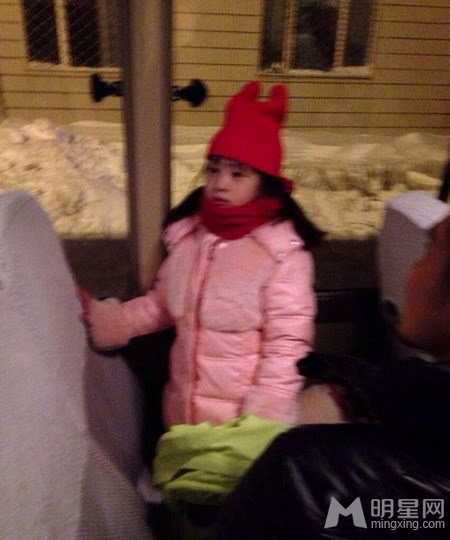 点击大图看下一张:爸爸去哪儿东北行飞机照曝光 萌娃潮爸欢乐多(9)