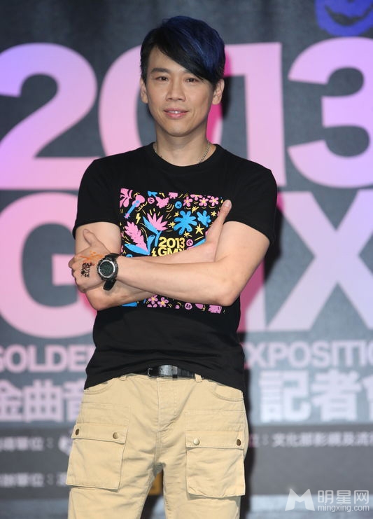 点击大图看下一张:陶喆出席金曲音乐节 袁咏琳现场求合影(7)