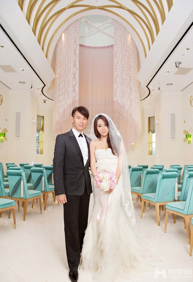 点击大图看下一张:陶喆与娇妻江姵蓉浪漫婚纱照 才子佳人终成眷属(6)