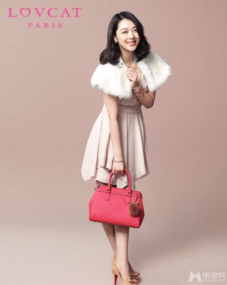 点击大图看下一张：韩团f(x)时尚品牌写真 清新甜美淑女范(3)