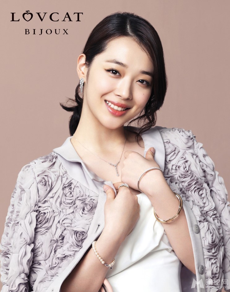 点击大图看下一张：韩团f(x)时尚品牌写真 清新甜美淑女范(6)