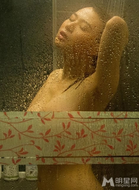 点击大图看下一张：十大当红女星全裸湿身洗浴照 绝对香艳(0)