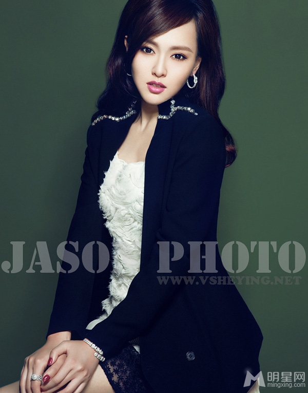 点击大图看下一张:唐嫣魅力写真 散发妩媚般的优雅(6)