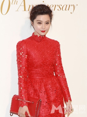 点击大图看下一张：范冰冰鲜艳红色裙装贵气十足(4)