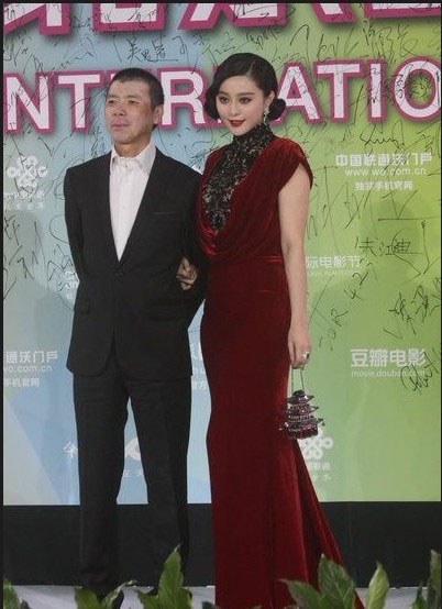 点击大图看下一张：北京国际电影节开幕 巨星聚齐 章子怡范冰冰红毯斗艳(2)