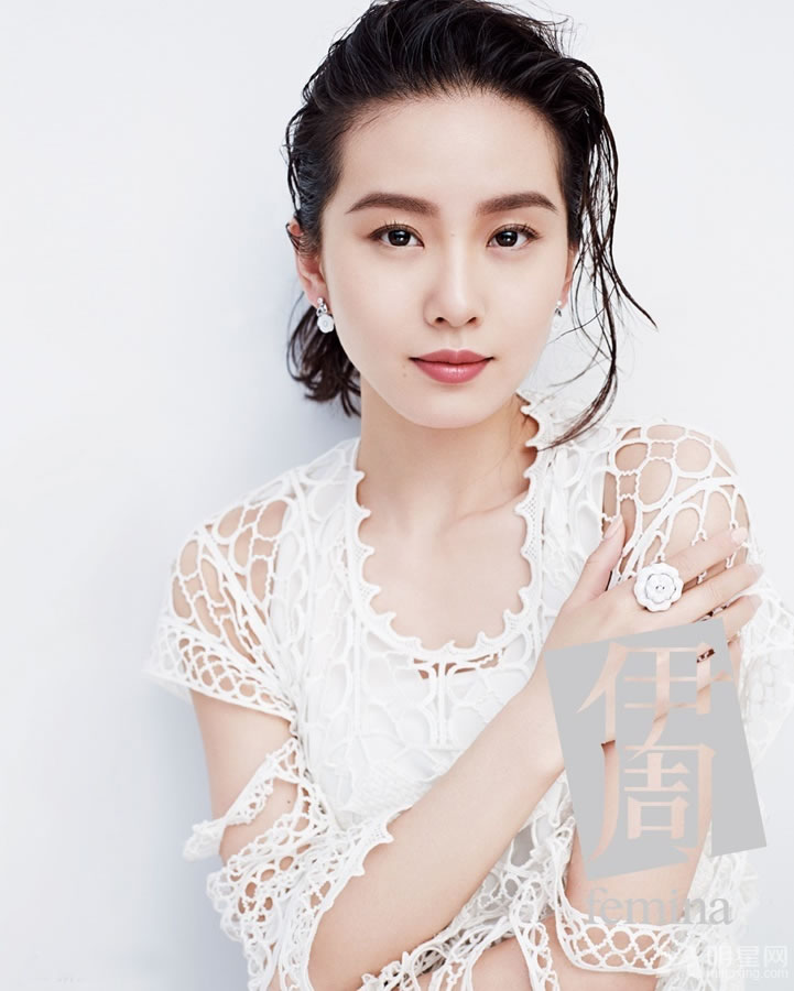 点击大图看下一张：刘诗诗清新杂志大片 白裙简洁不失优雅(0)