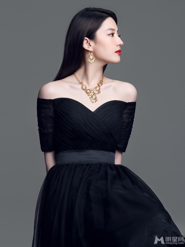 点击大图看下一张：刘亦菲奢华珠宝写真 透白肌肤衬华贵首饰(3)