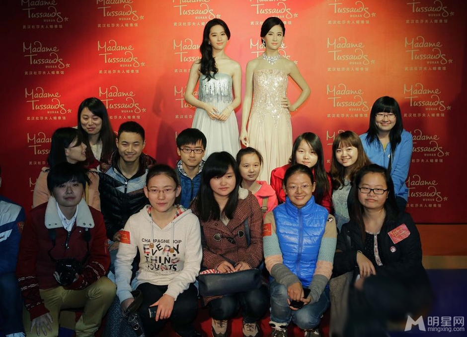 点击大图看下一张：刘亦菲蜡像造型杜莎夫人蜡像馆揭幕 真假难辨(2)