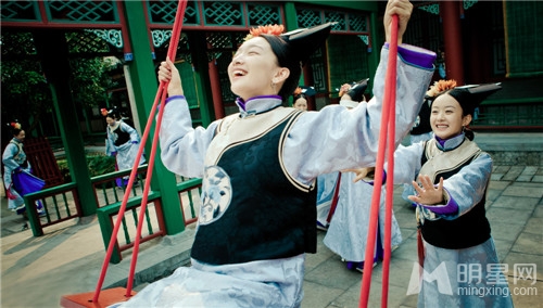 点击大图看下一张：宫锁沉香热映 赵丽颖周冬雨床戏惹争议(6)