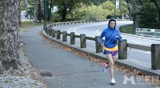 点击大图看下一张：张雨绮纽约跑步写真曝光 以运动撞击时尚(5)