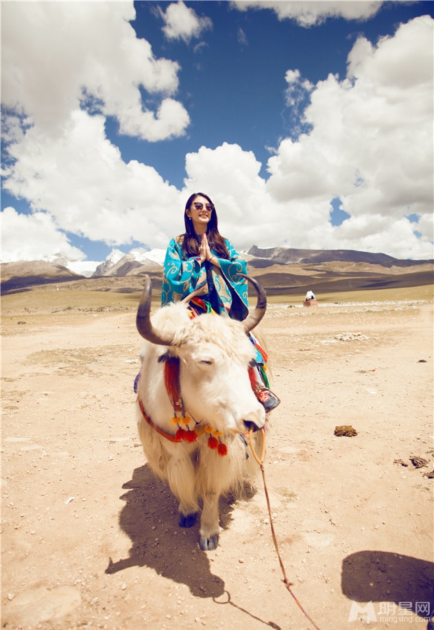 点击大图看下一张：张雨绮庆生西藏行 感受圣地文化贴近自然(5)