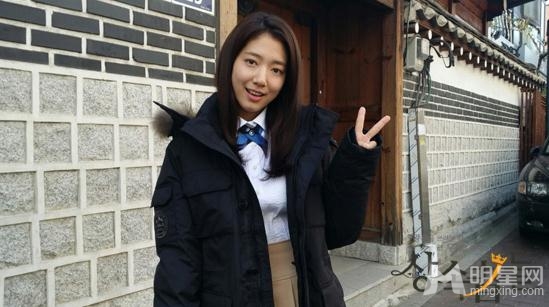 点击大图看下一张：继承者们最新幕后花絮 帅哥美女齐卖萌(22)