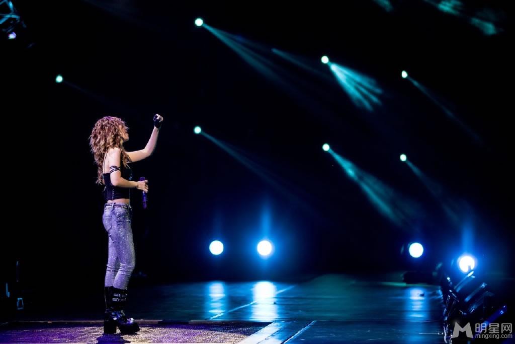 点击大图看下一张:邓紫棋演唱会全纪录 高清图集独家放送(39)