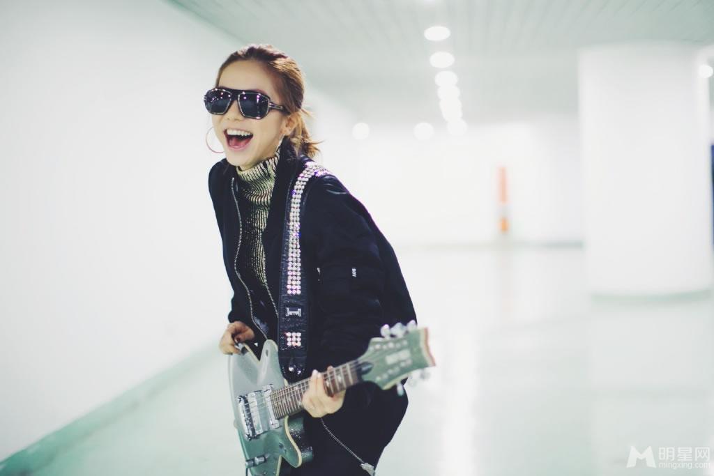 点击大图看下一张：邓紫棋演唱会全纪录 高清图集独家放送(40)