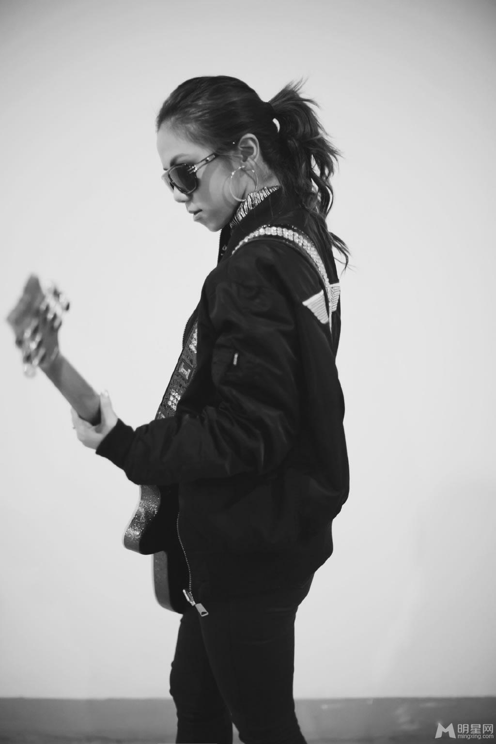 点击大图看下一张:邓紫棋演唱会全纪录 高清图集独家放送(44)