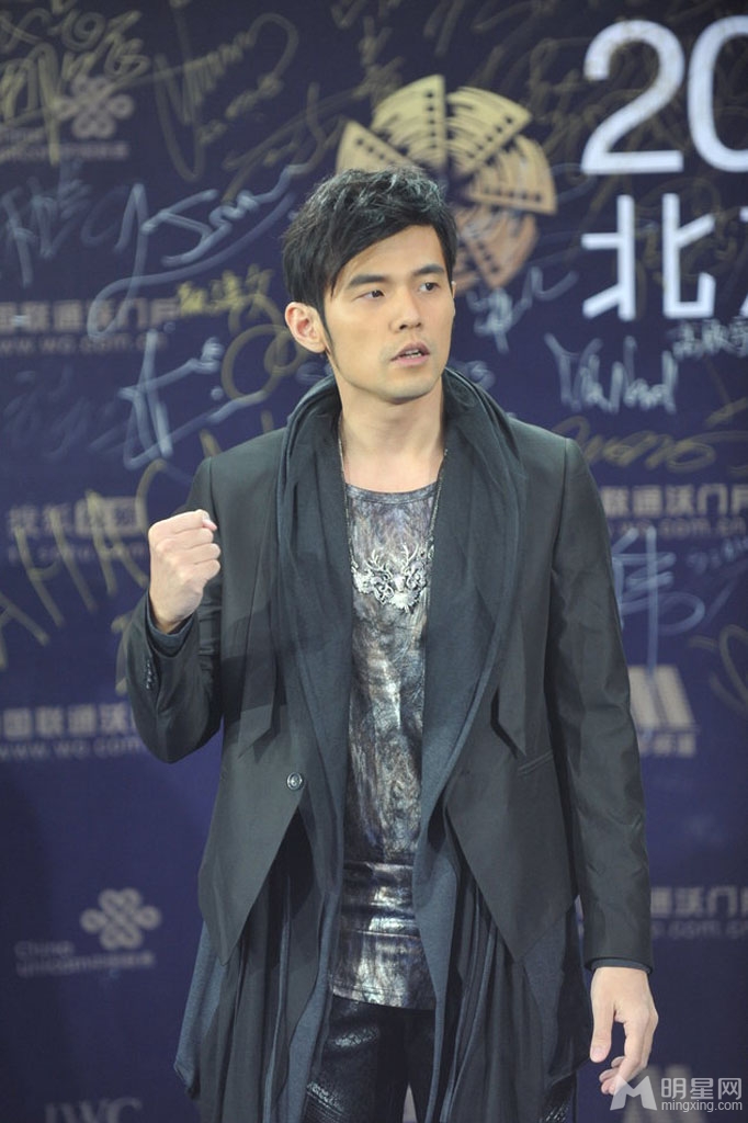 点击大图看下一张：周杰伦刘畊宏亮北京国际电影节蓝毯(4)