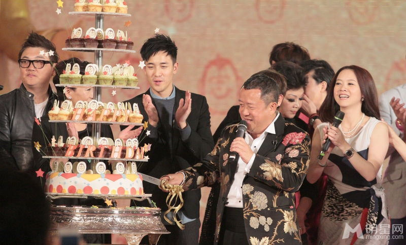 点击大图看下一张:众星参加曾志伟六十大寿 周杰伦献唱祝福(18)