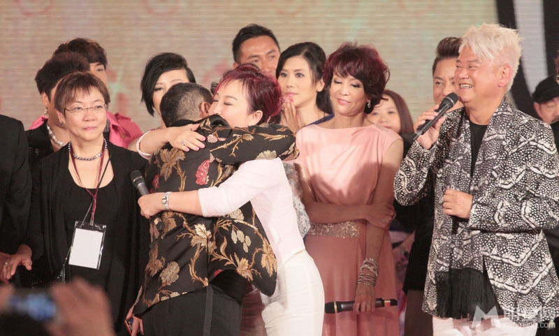 点击大图看下一张:众星参加曾志伟六十大寿 周杰伦献唱祝福(19)