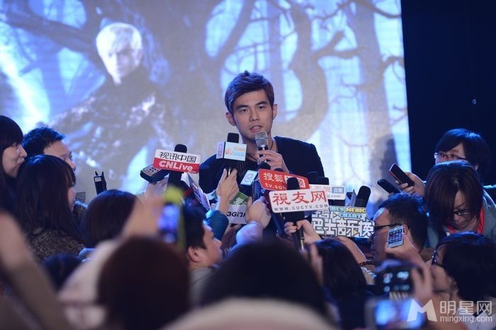 点击大图看下一张:周杰伦十二新作记者会(15)