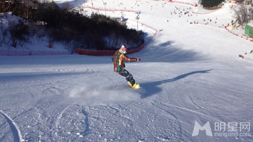 点击大图看下一张：CNBLUE郑容和公开滑雪视频 为粉丝解暑(0)