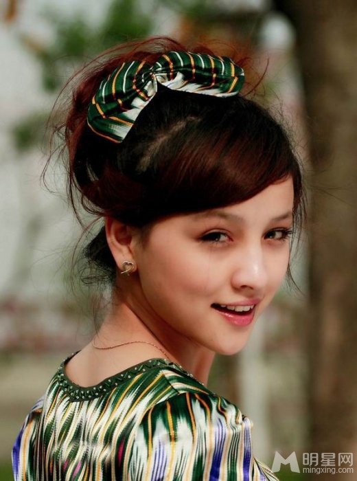 点击大图看下一张：佟丽娅古力娜扎 娱乐圈新疆美女连连看 (5)