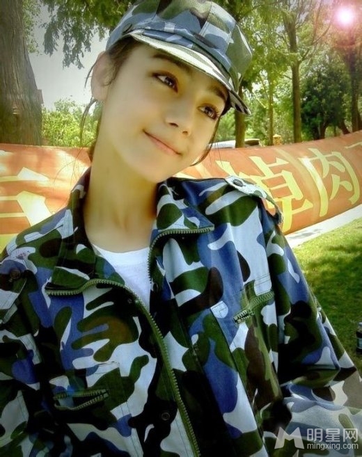 点击大图看下一张：佟丽娅古力娜扎 娱乐圈新疆美女连连看 (3)