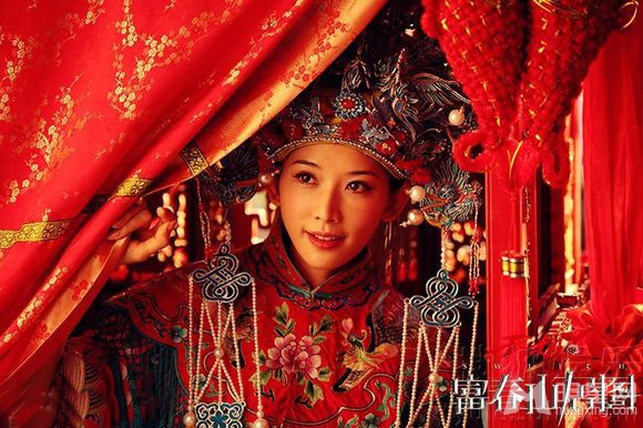 点击大图看下一张：林志玲富春美艳的古装新娘造型曝光(2)
