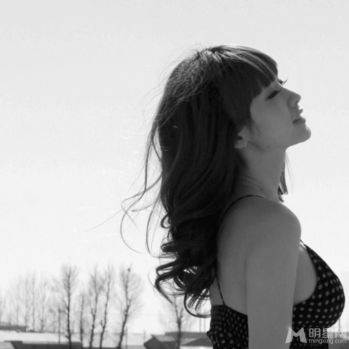 点击大图看下一张:柳岩清新瞬间 回归本质的美丽(15)