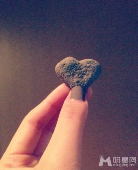 点击大图看下一张:图集盘点靠绯闻上位女星张馨予情路大起底(9)