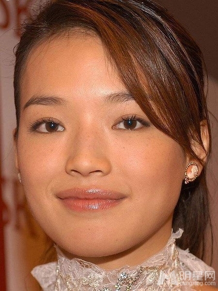 点击大图看下一张：图揭明星面部特写 汤唯眼袋明显章子怡满脸斑(13)