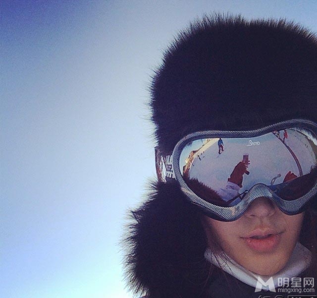 点击大图看下一张：Angelababy床照曝光 素颜嘟嘴引遐想(16)