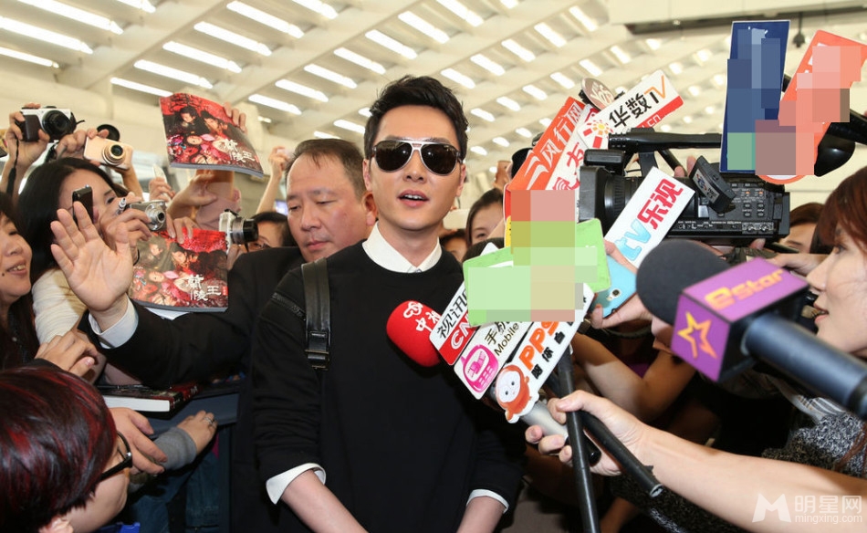 点击大图看下一张：冯绍峰抵台宣传兰陵王 粉丝疯狂引机场骚乱(2)