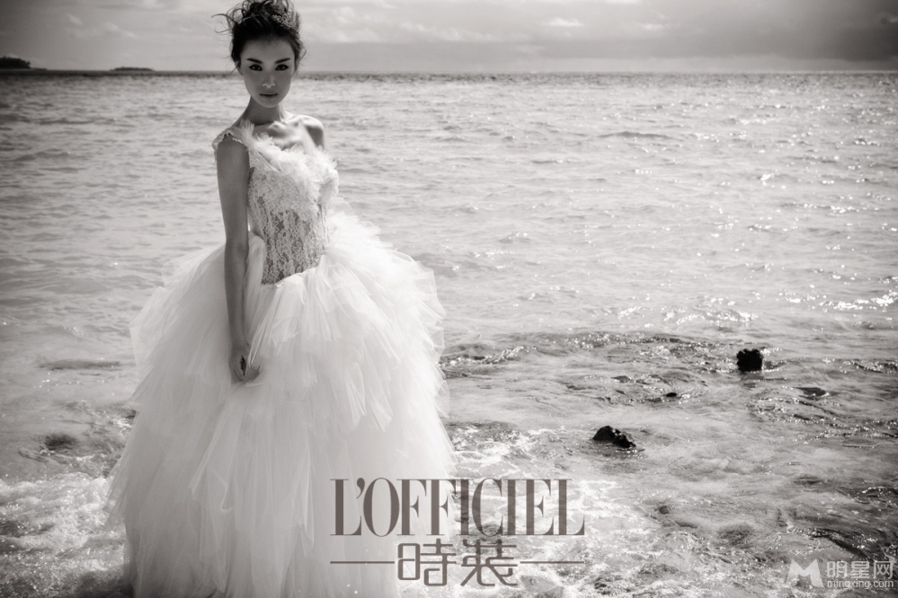 点击大图看下一张：倪妮穿婚纱登杂志封面 与冯绍峰上演法式浪漫(5)
